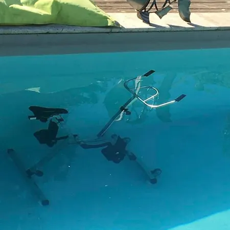 Longere Avec Piscine Partagee 贝加当