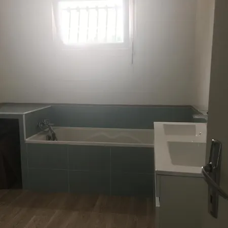 Longere Avec Piscine Partagee 贝加当