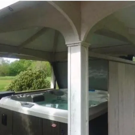 Longere Avec Piscine Partagee *
