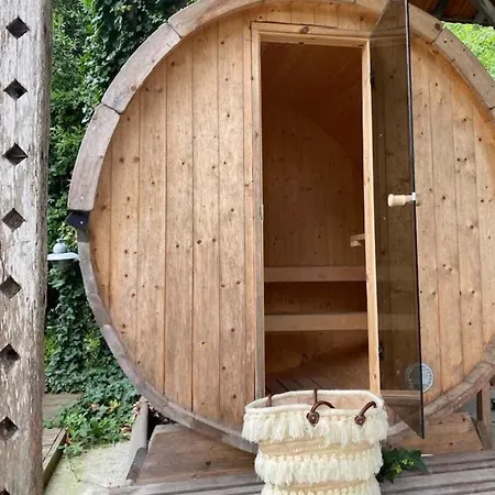 Longere Avec Piscine Partagee Nyaraló