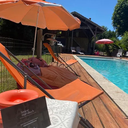 Longere Avec Piscine Partagee Hébergement de vacances *