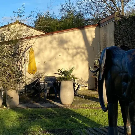 Longere Avec Piscine Partagee *