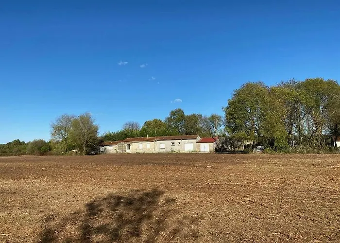 Longere Avec Piscine Partagee Дом отдыха Begadan