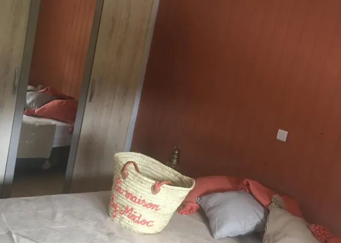 Longere Avec Piscine Partagee