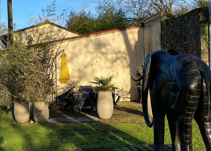 Longere Avec Piscine Partagee *